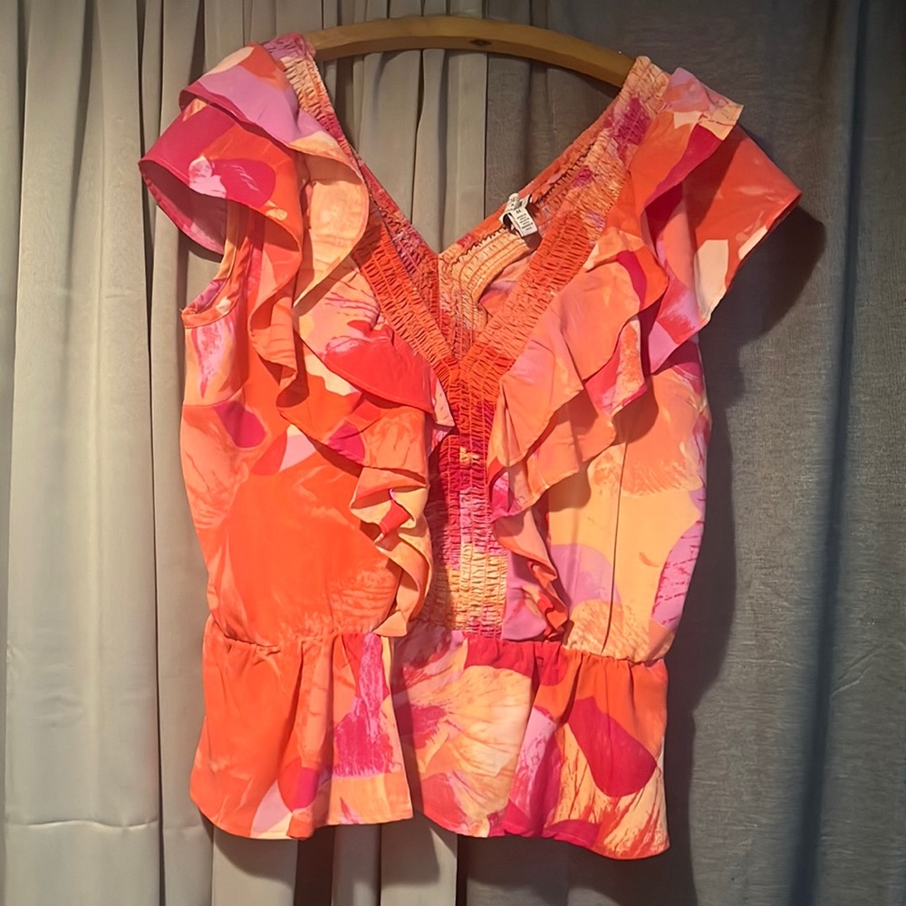 NWOT- Medium Sofia Vergara sleeveless ruffled blouse.